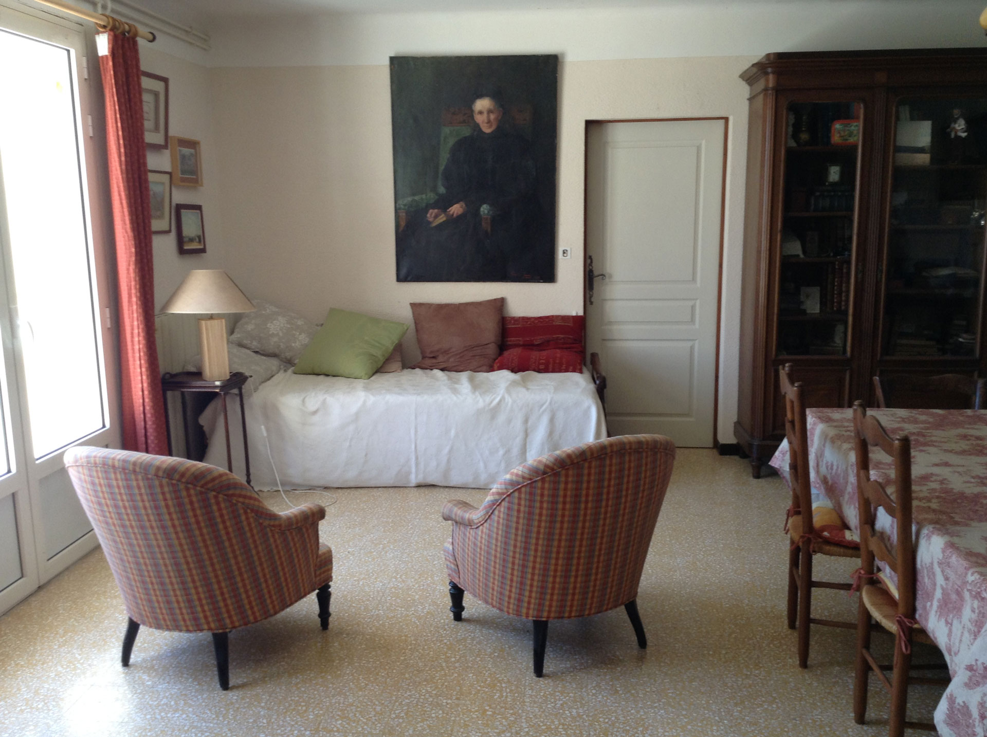 Salle à manger du gîte provençal Le Bruset